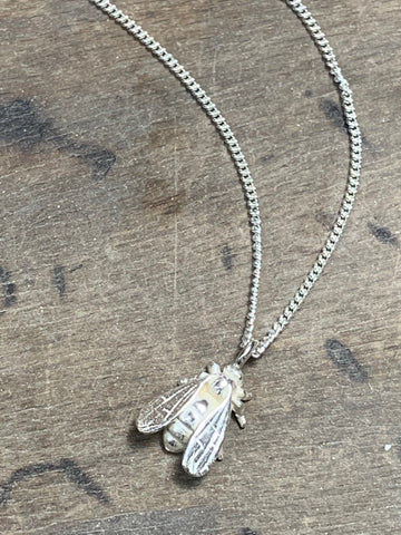 Small Bee Pendant Sterling Silver 14.6mm x 8.9mm 18" Curb Chain